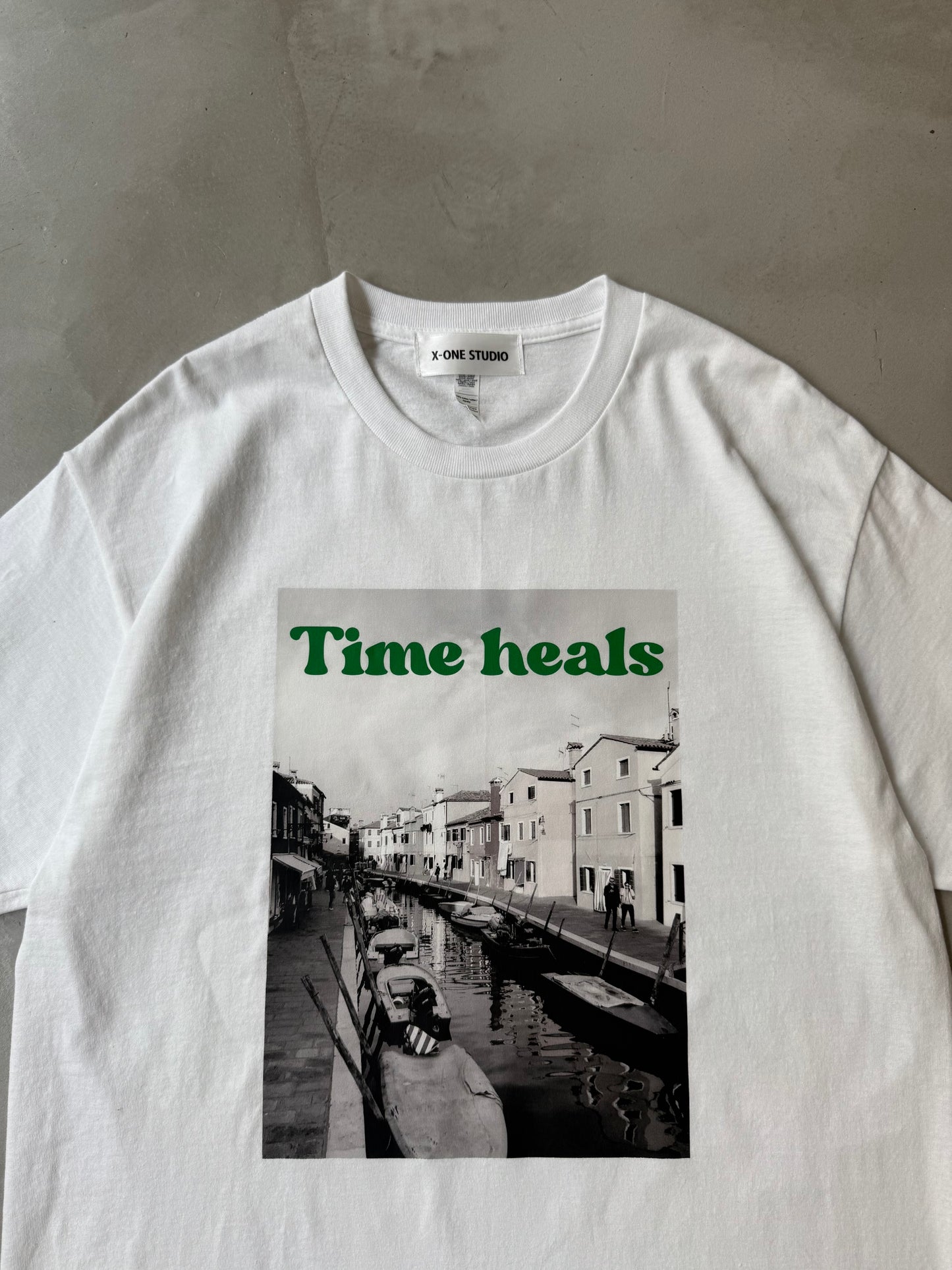 GRAPHIC TEE "Time heals"