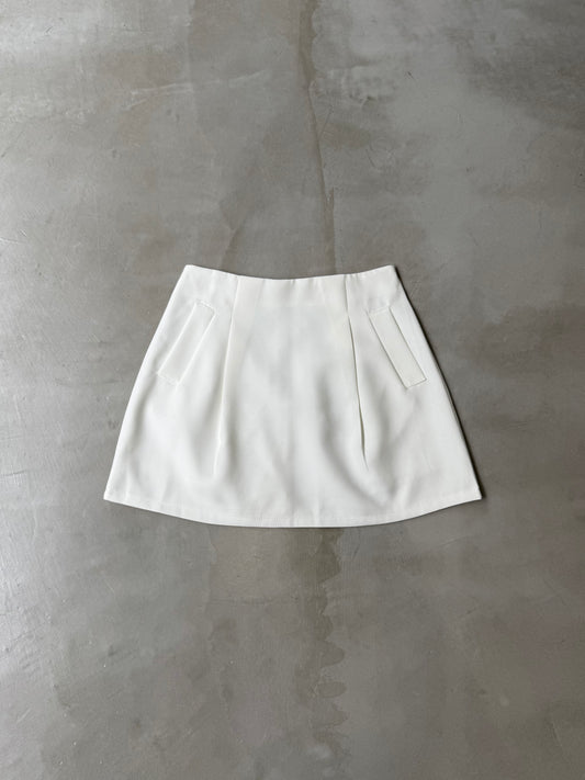 DOUBLE TUCK FLARE SKORT "WHITE"