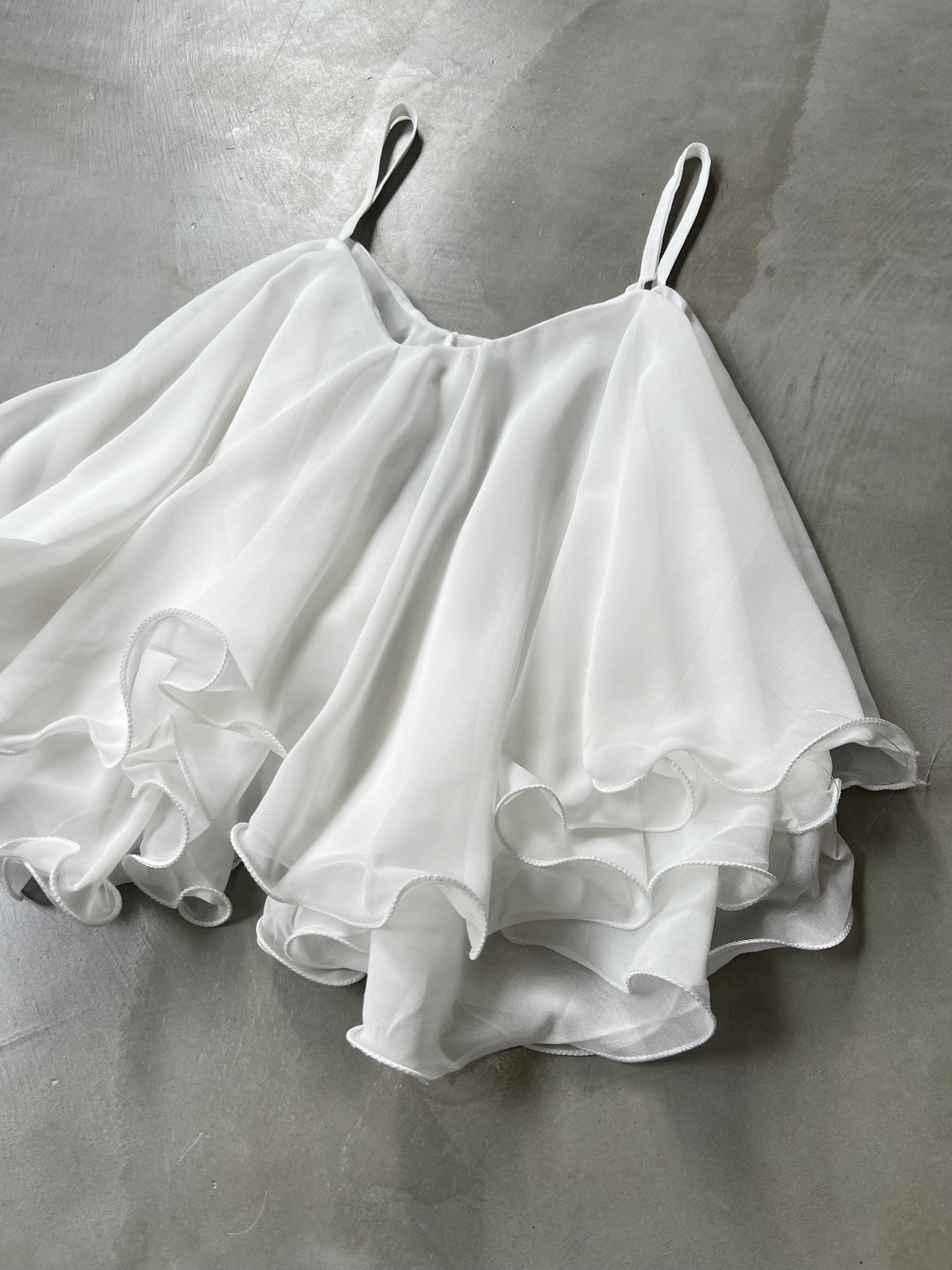 VOLUME FRILL CAMI "WHITE"