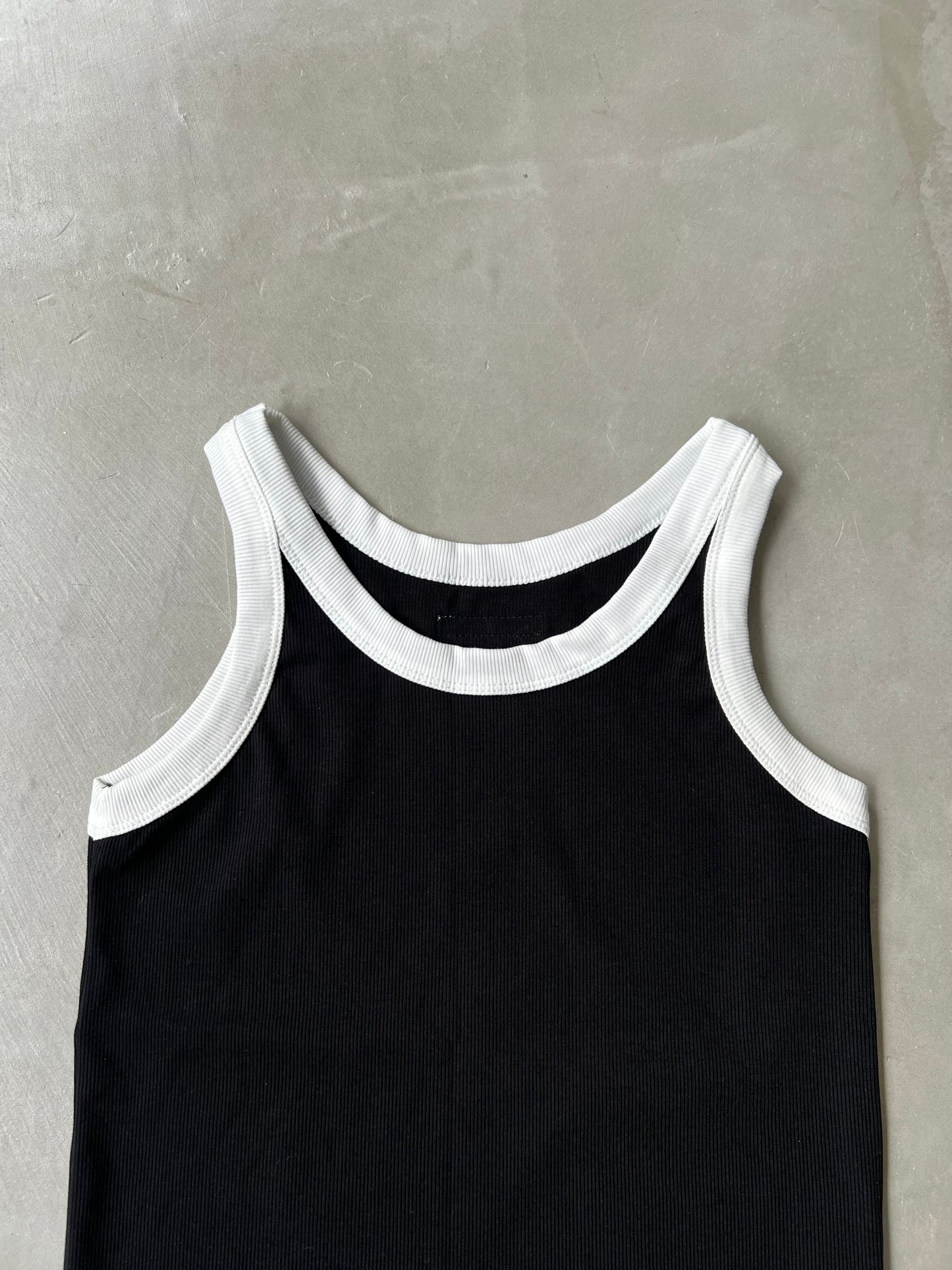 MONO TANK "BLACK"