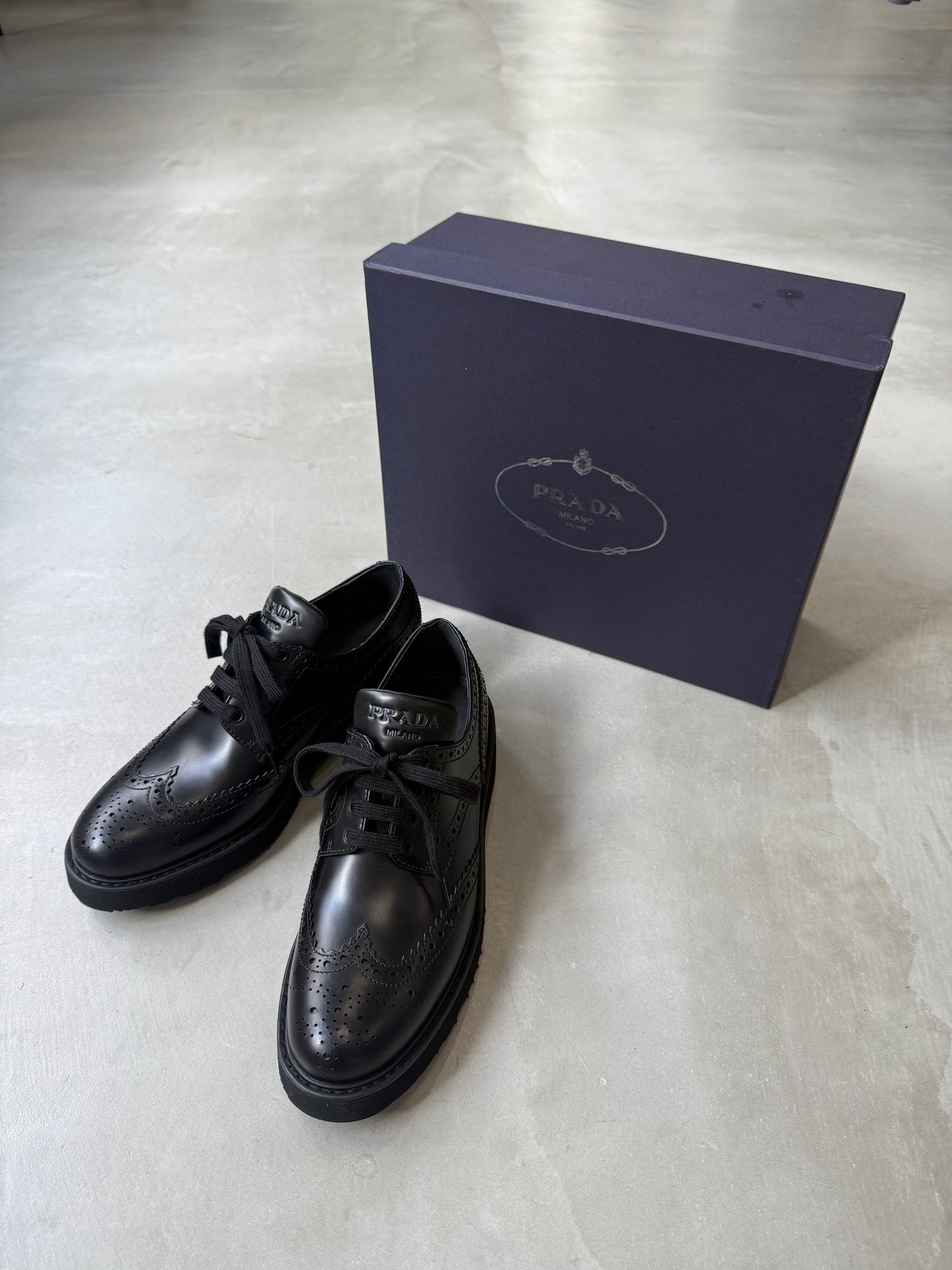 【PRADA】WINGTIP LEATHER LOAFER