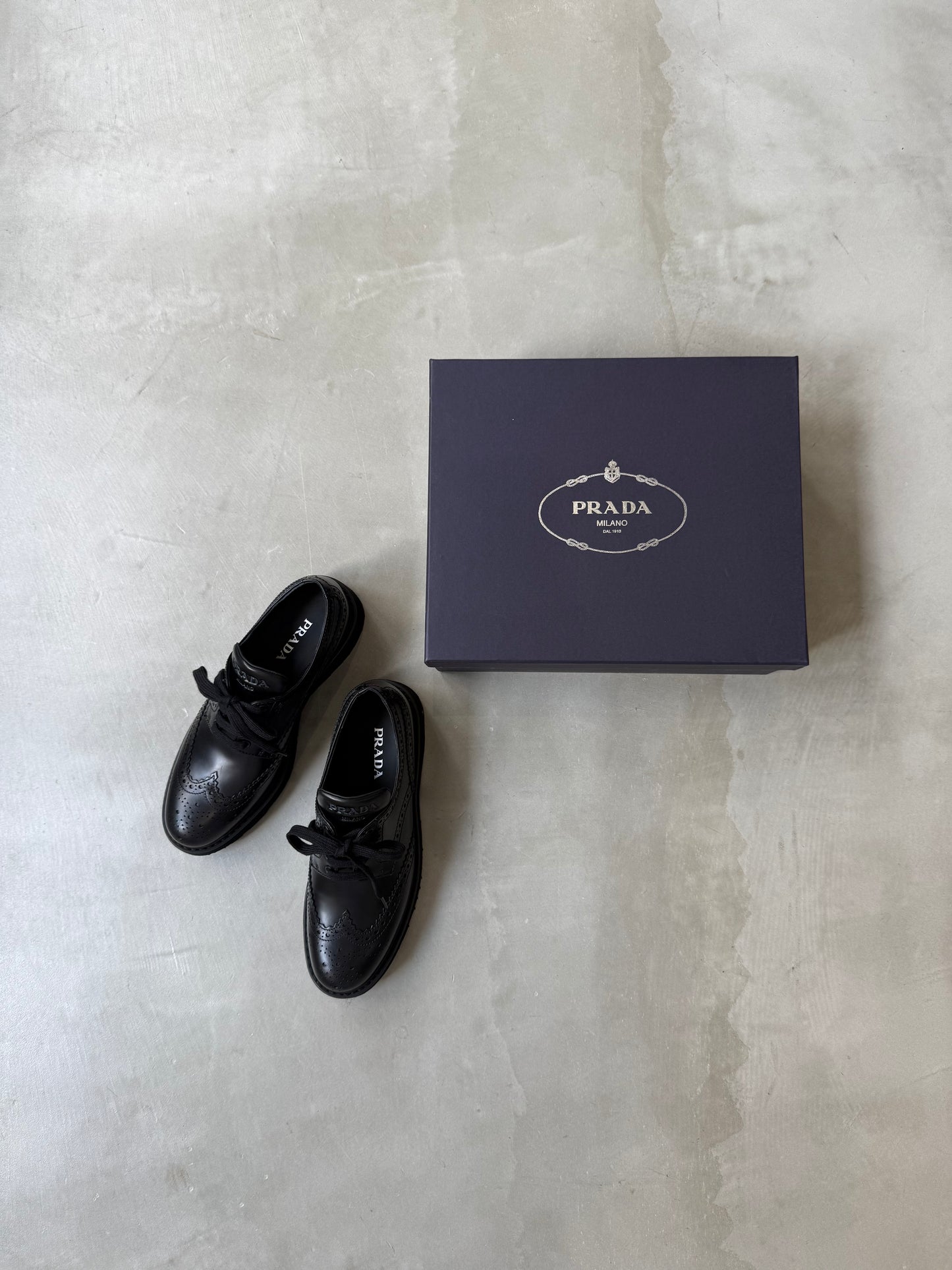 【PRADA】WINGTIP LEATHER LOAFER