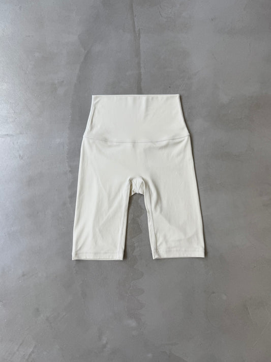 SMOOTH BIKER SHORTS "WHITE"
