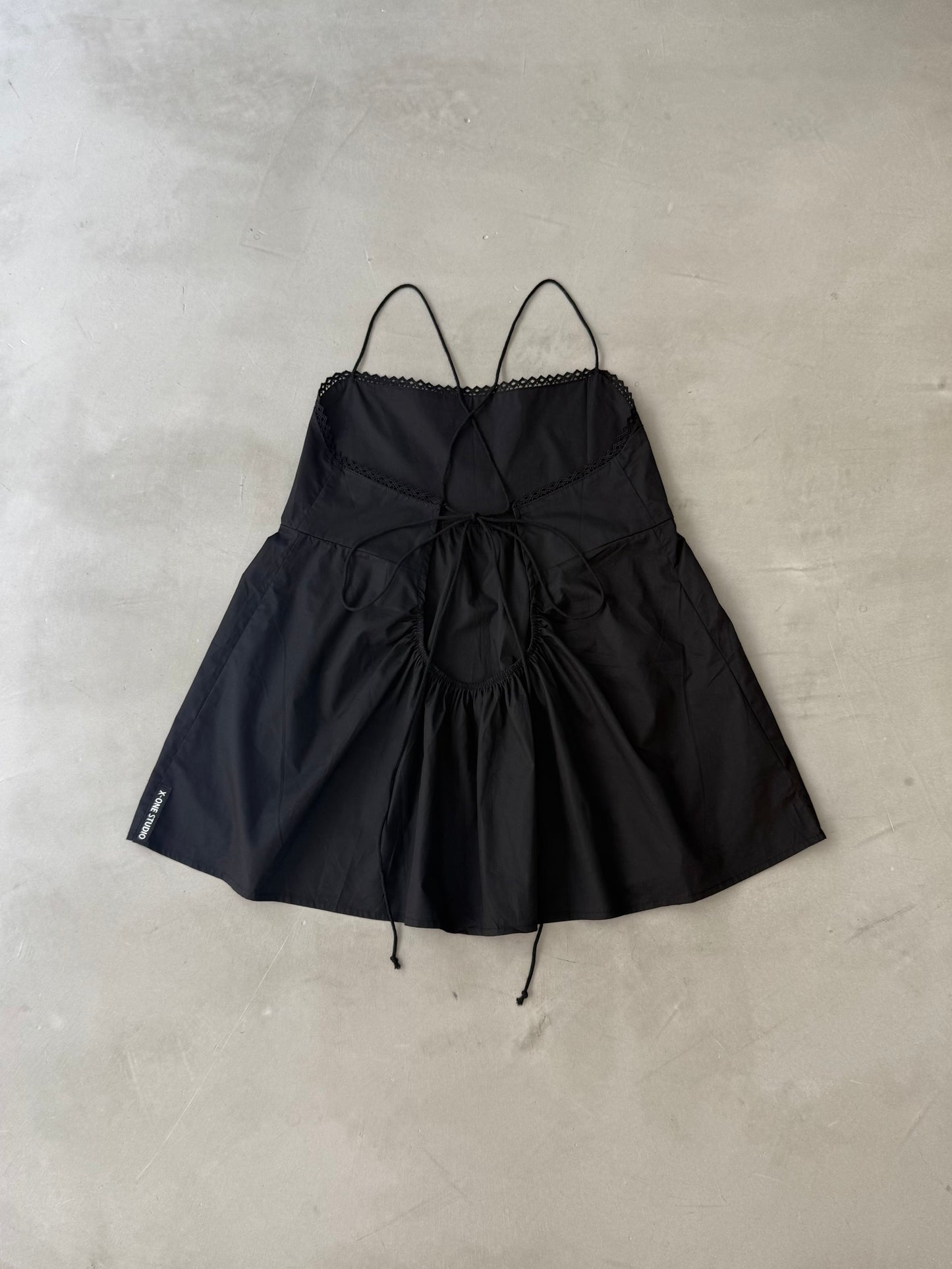 BACK OPEN CAMI "BLACK"