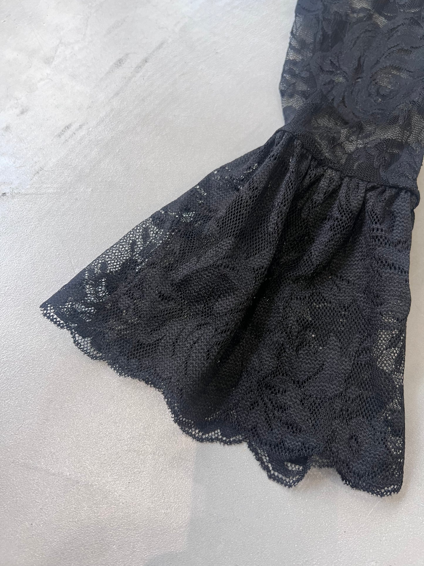 LADY LACE CROP "BLACK"