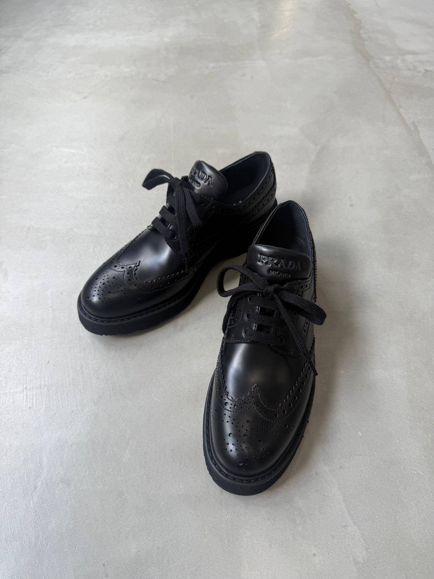 【PRADA】WINGTIP LEATHER LOAFER