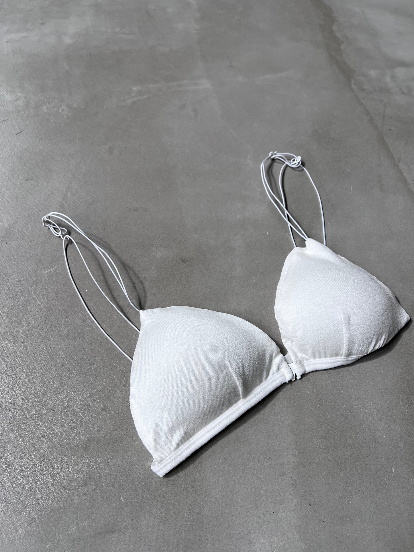 FRONT ROCK BRA "WHITE"