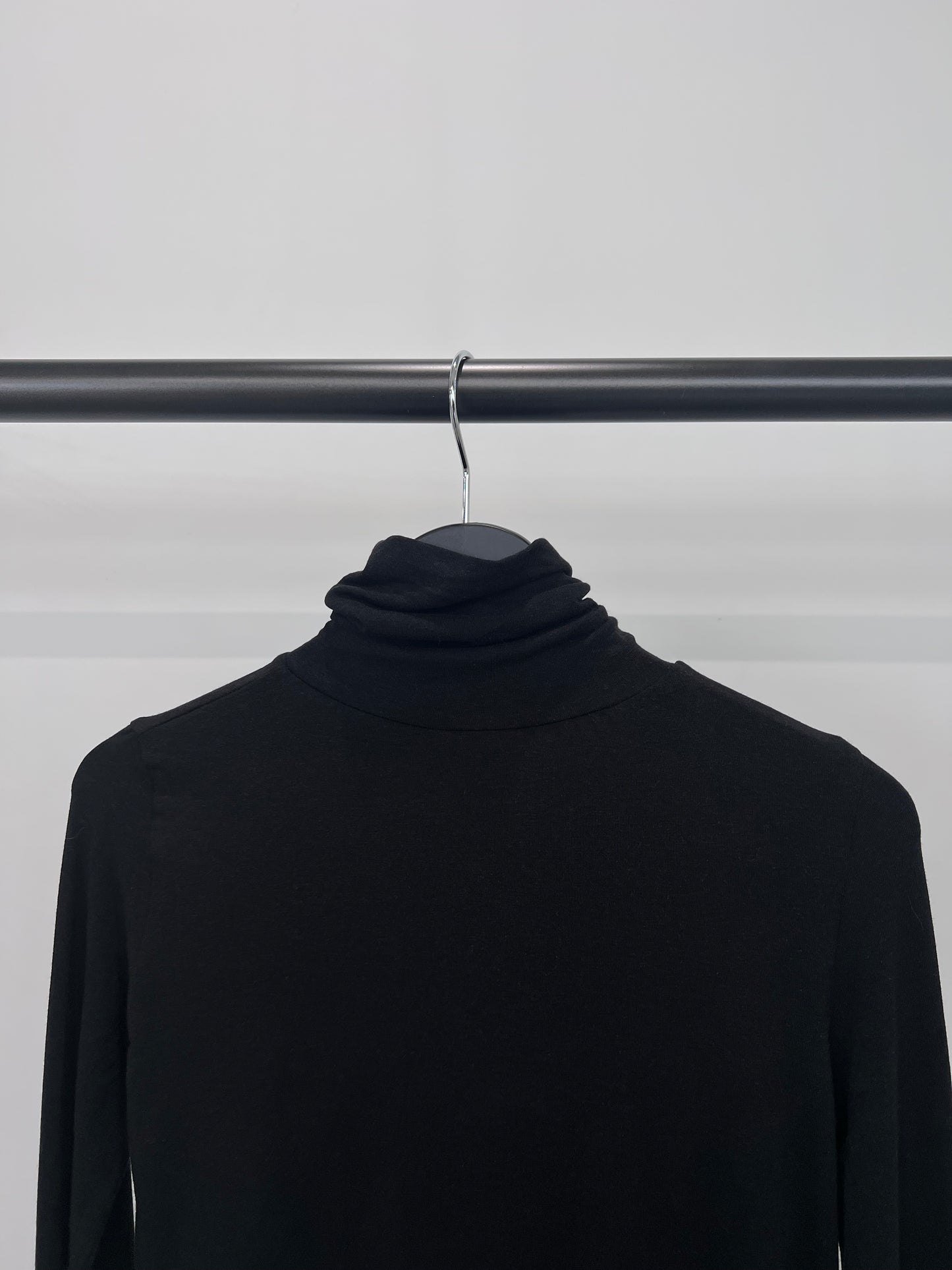 ROLL NECK JERSEY TOP “BLACK”