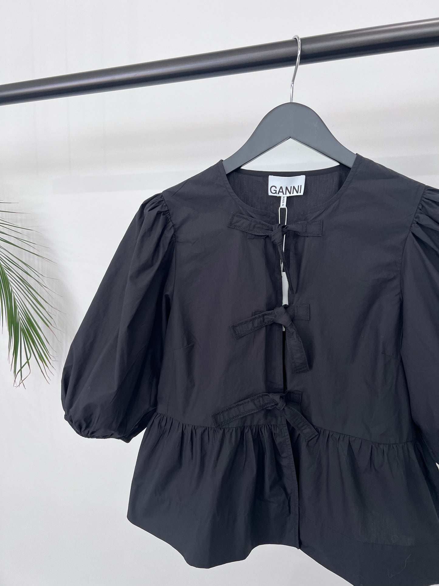 【GANNI】Cotton poplin peplum blouse “BLACK”