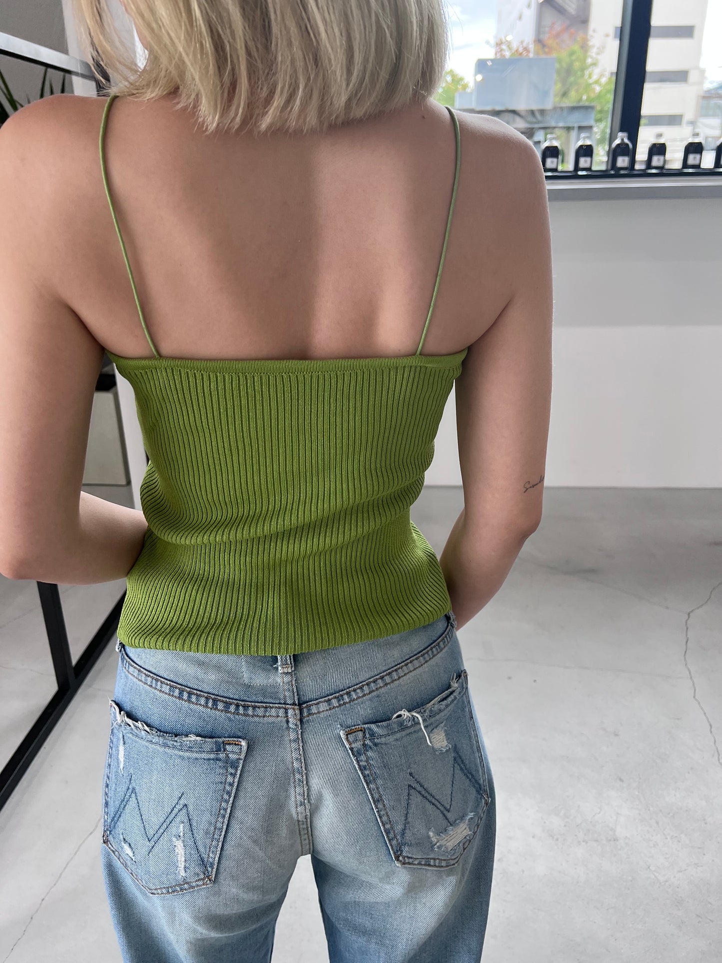 SPAGHETTI STRAP RIB CAMISOLE "APPLE GREEN"