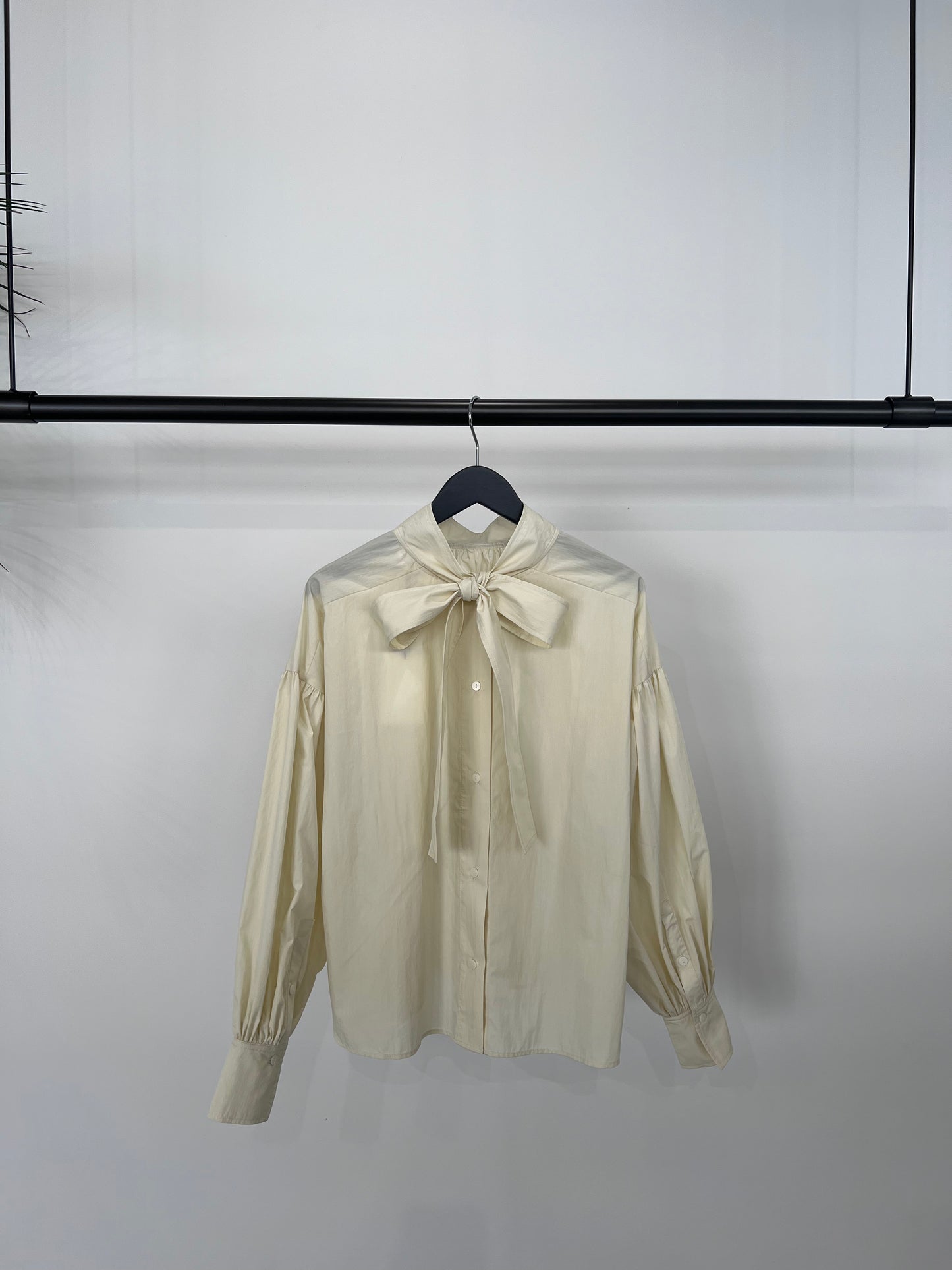 TIE NECK BLOUSE "EGG"