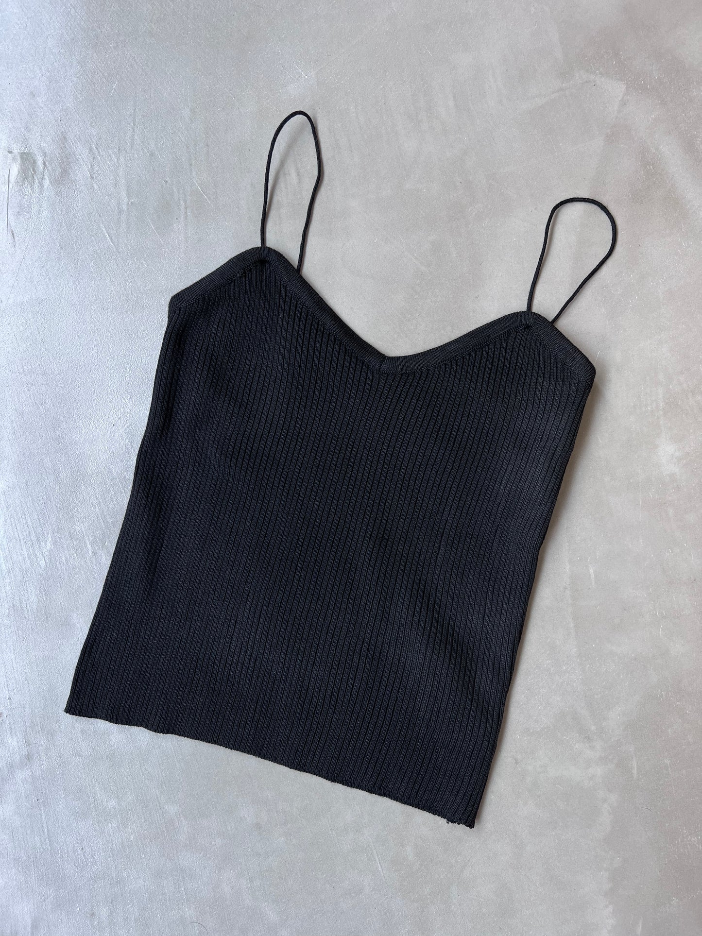 SPAGHETTI STRAP RIB CAMISOLE "BLACK"