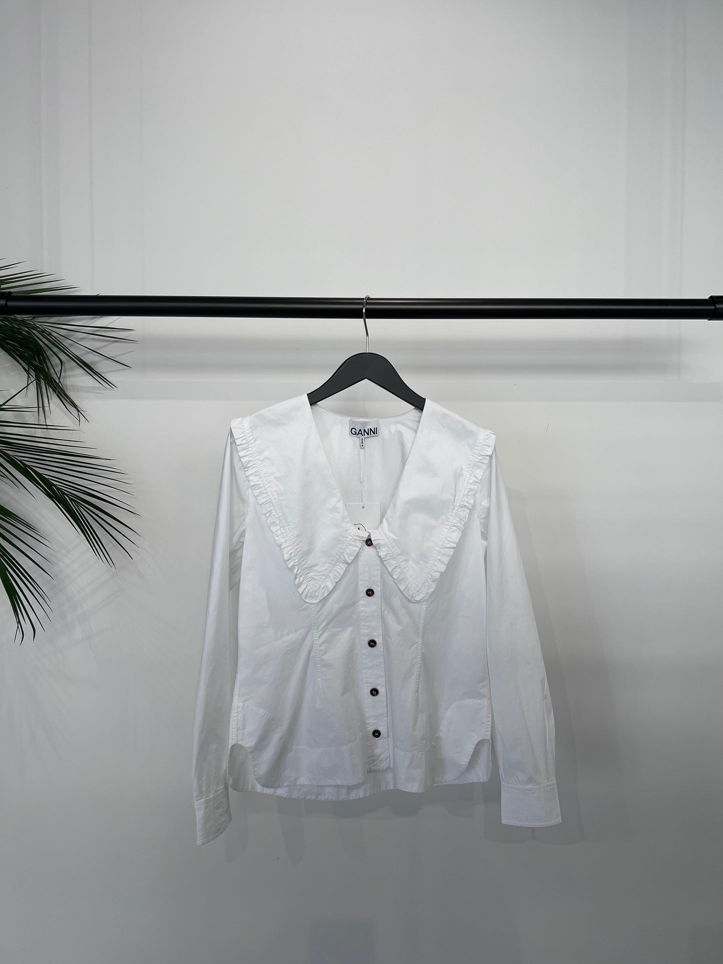 【GANNl】V-Neck Shirt