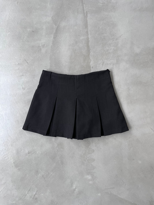 PLEATED BERMUDA SKORT  "BLACK"