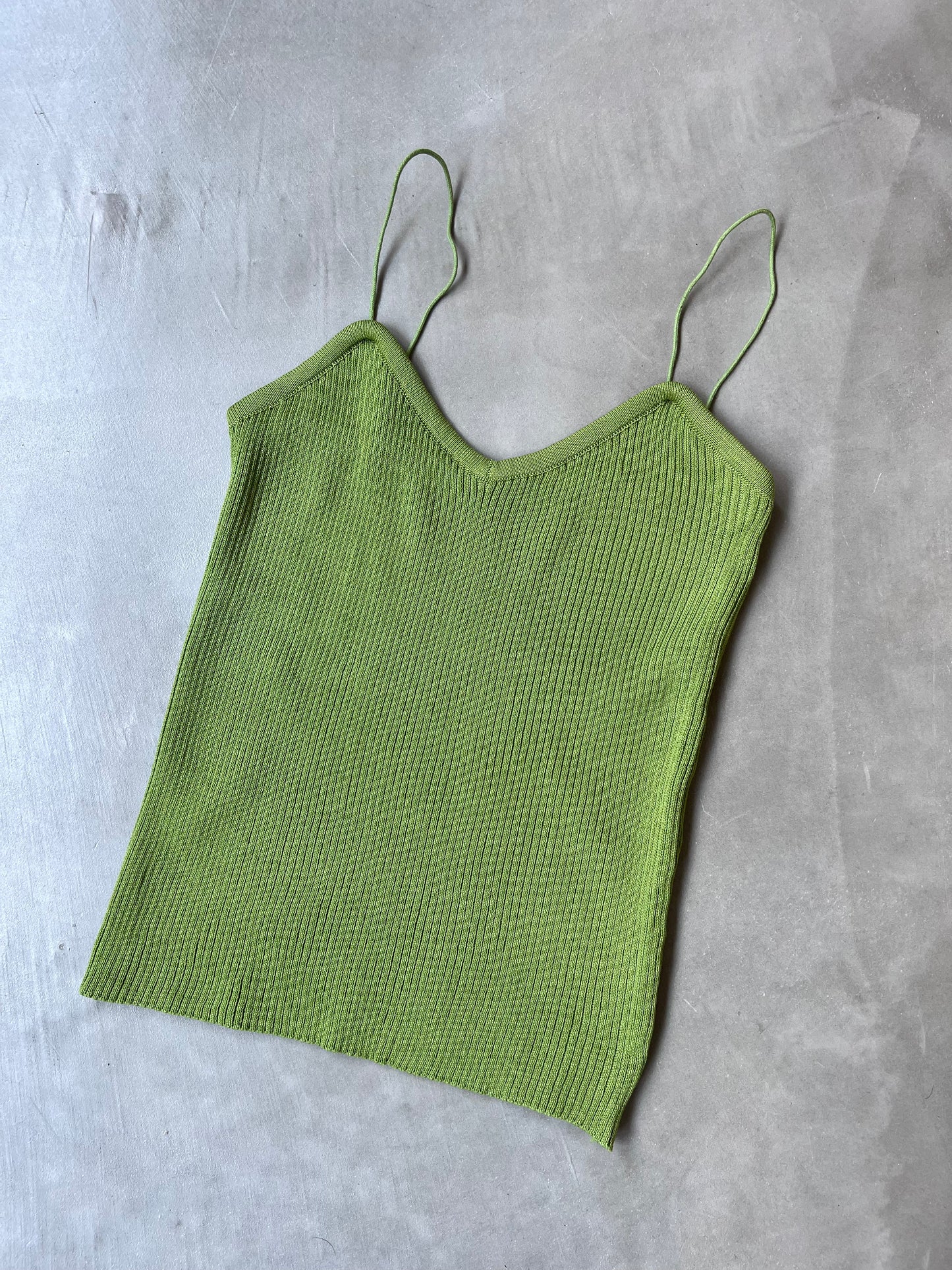 SPAGHETTI STRAP RIB CAMISOLE "APPLE GREEN"