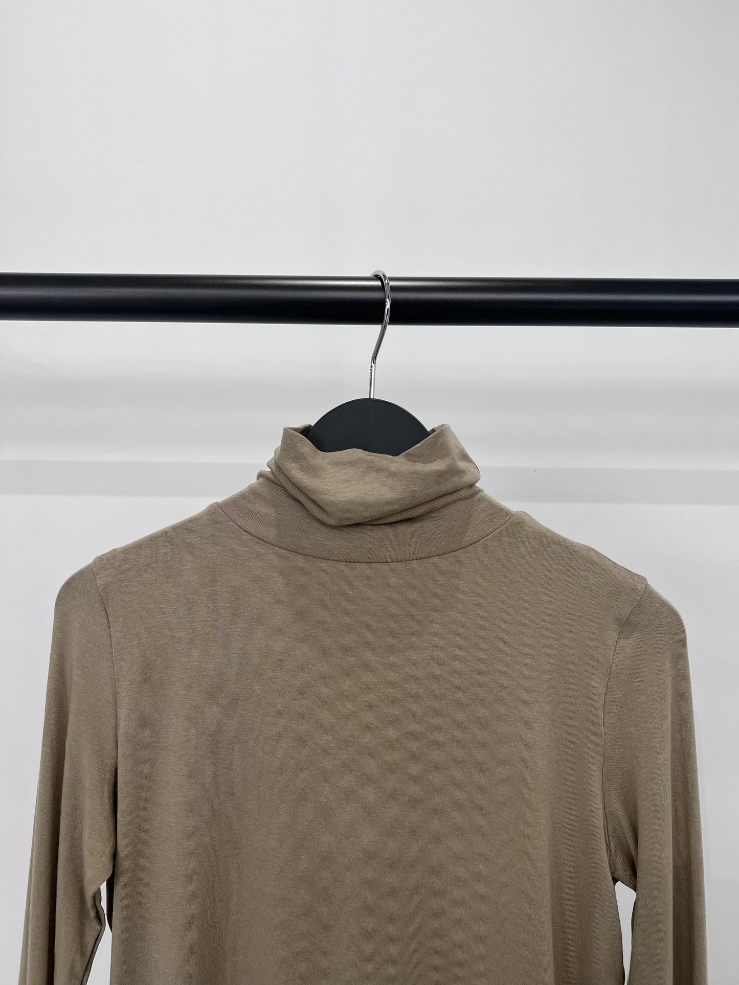 ROLL NECK JERSEY TOP “TAUPE”