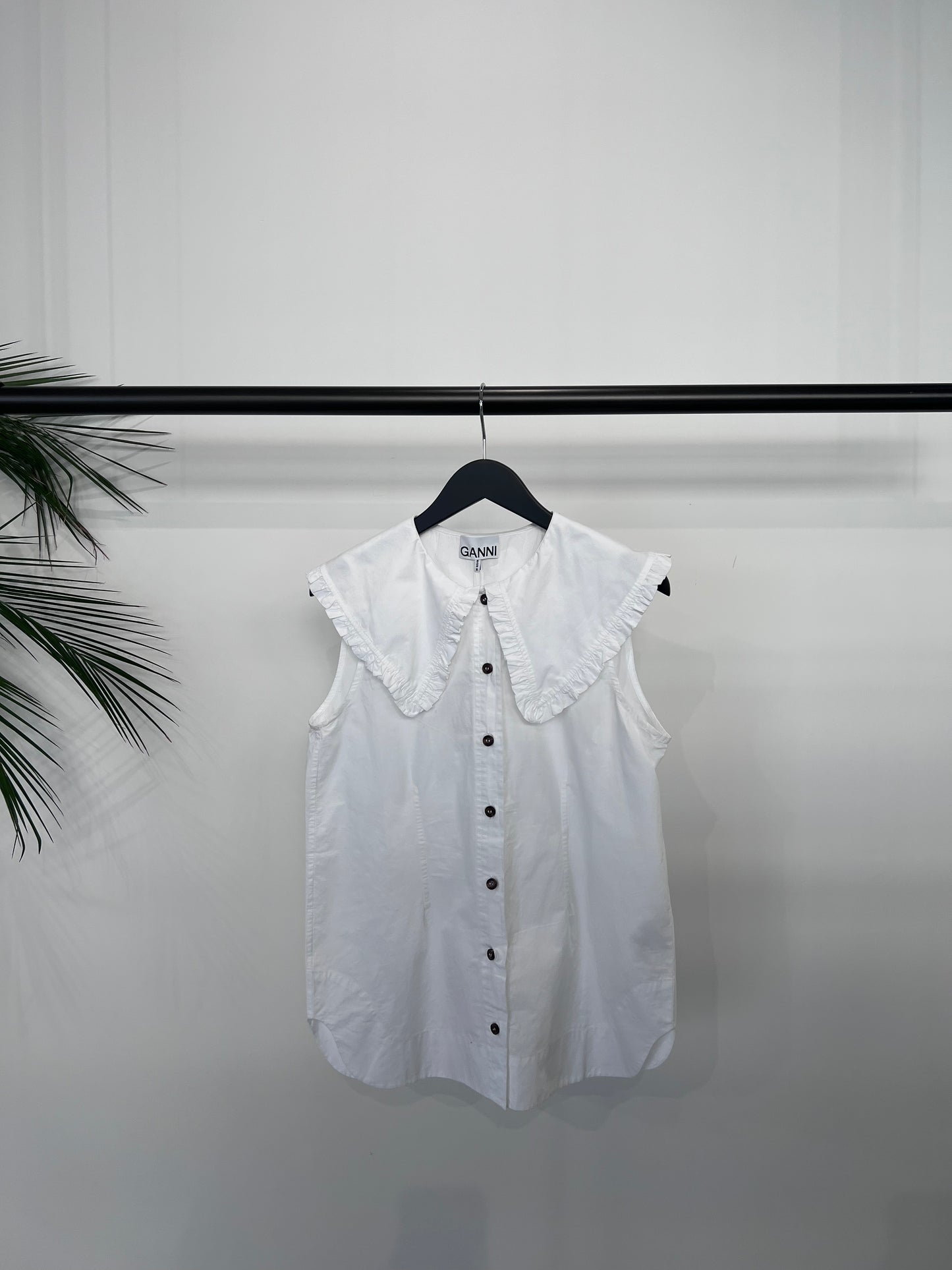 【GANNl】Sleeveless Shirt