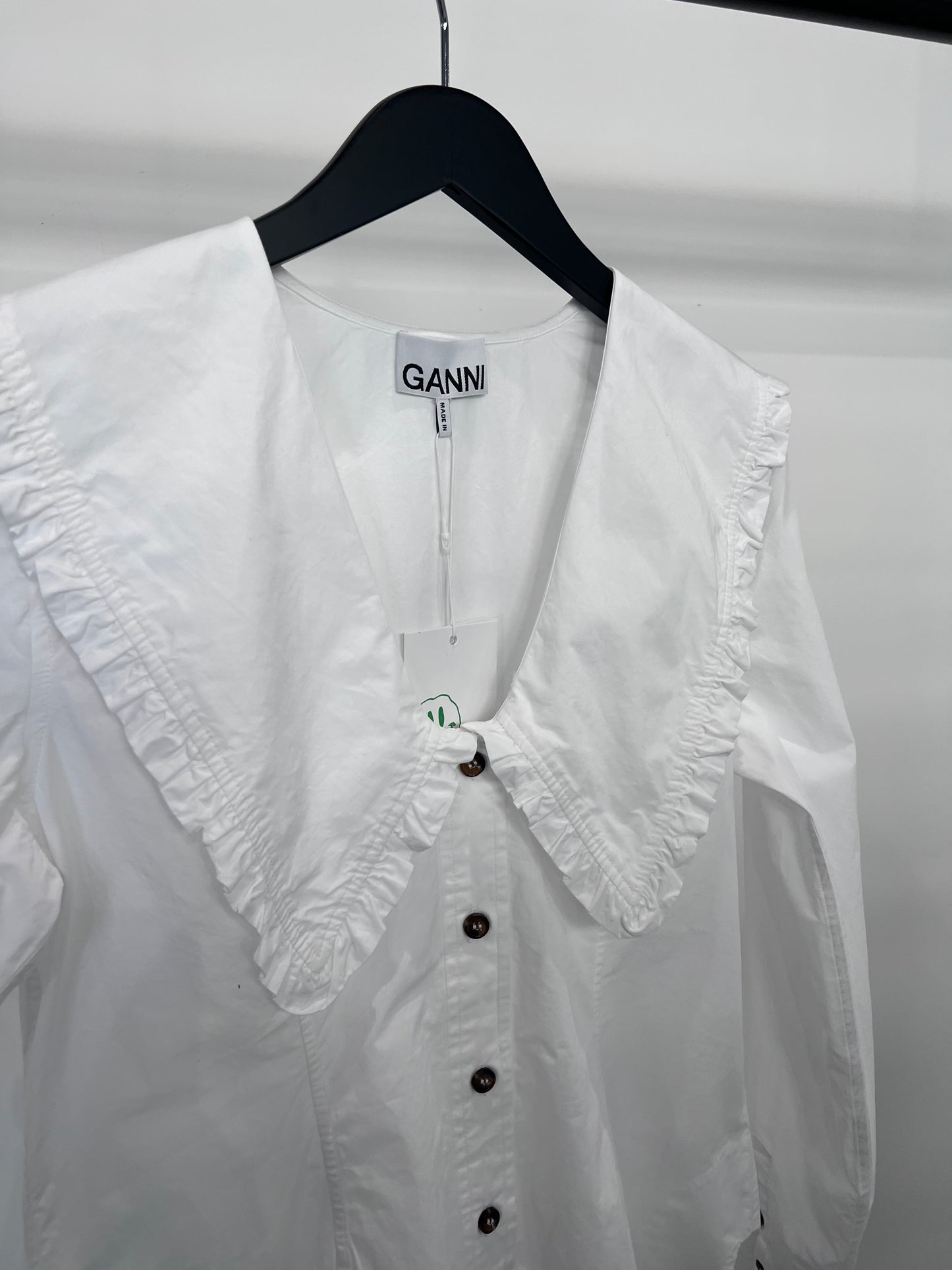 【GANNl】V-Neck Shirt