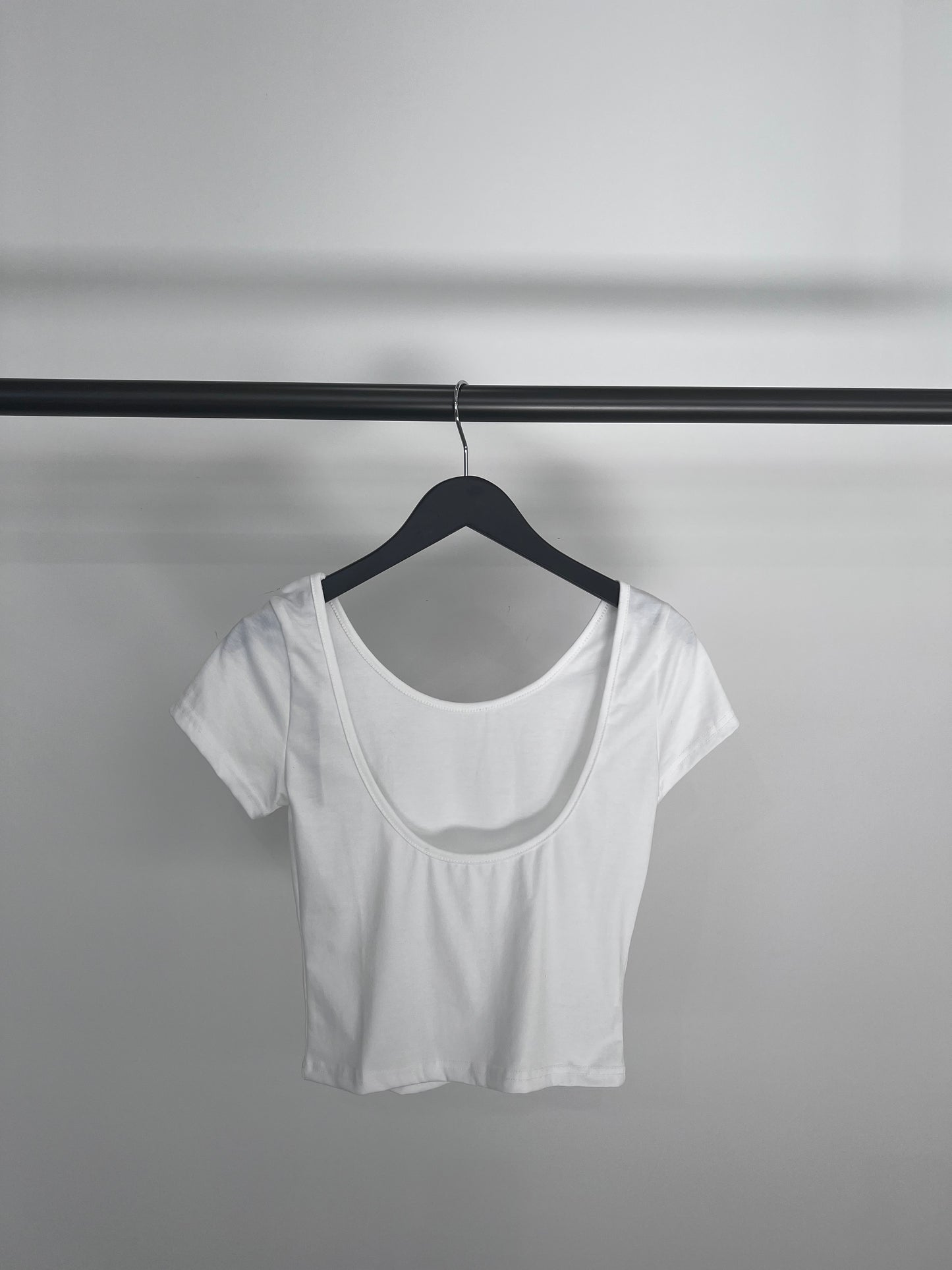 BACK OPEN TEE “WHITE”