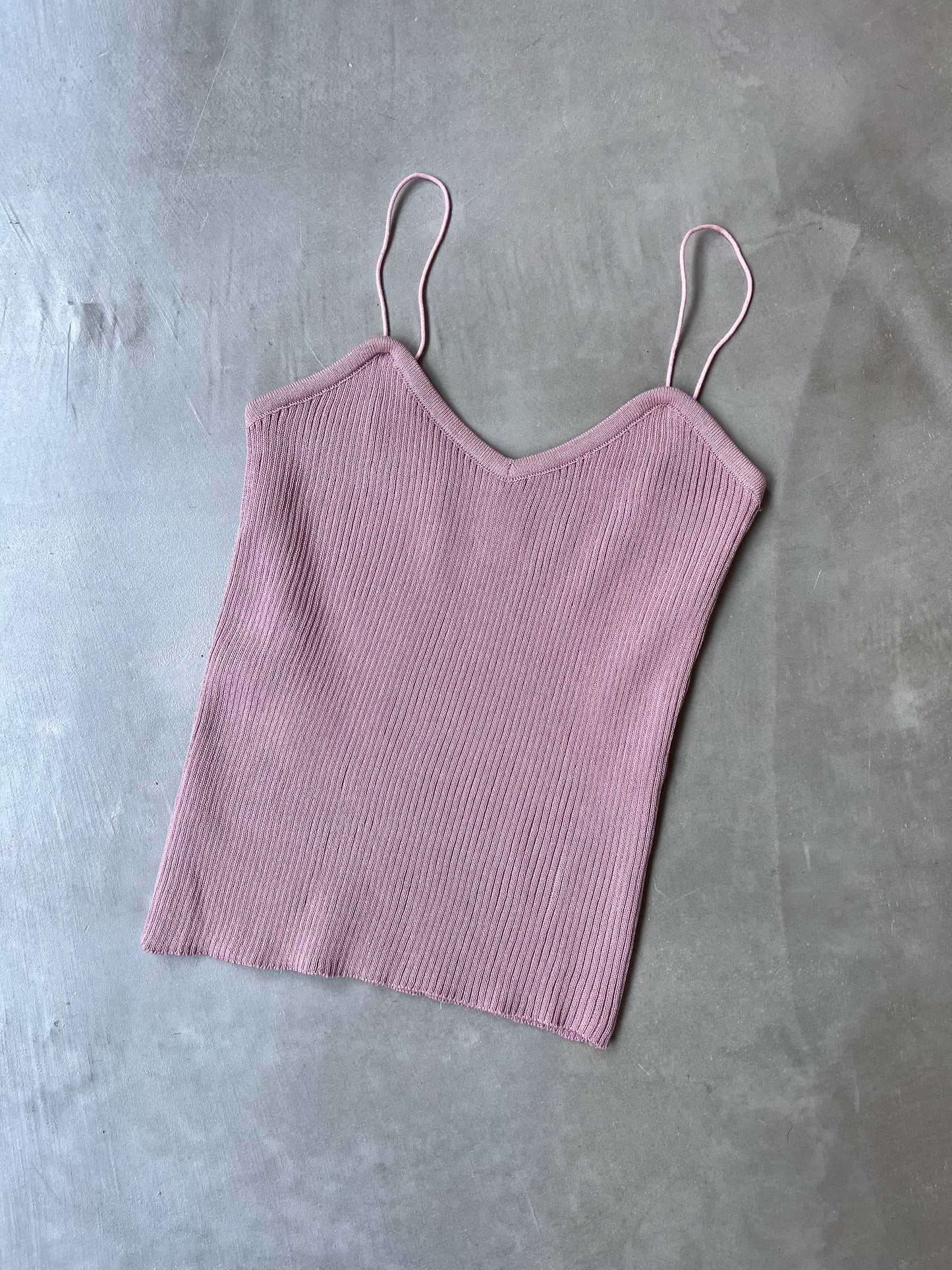 SPAGHETTI STRAP RIB CAMISOLE "STRAWBERRY"