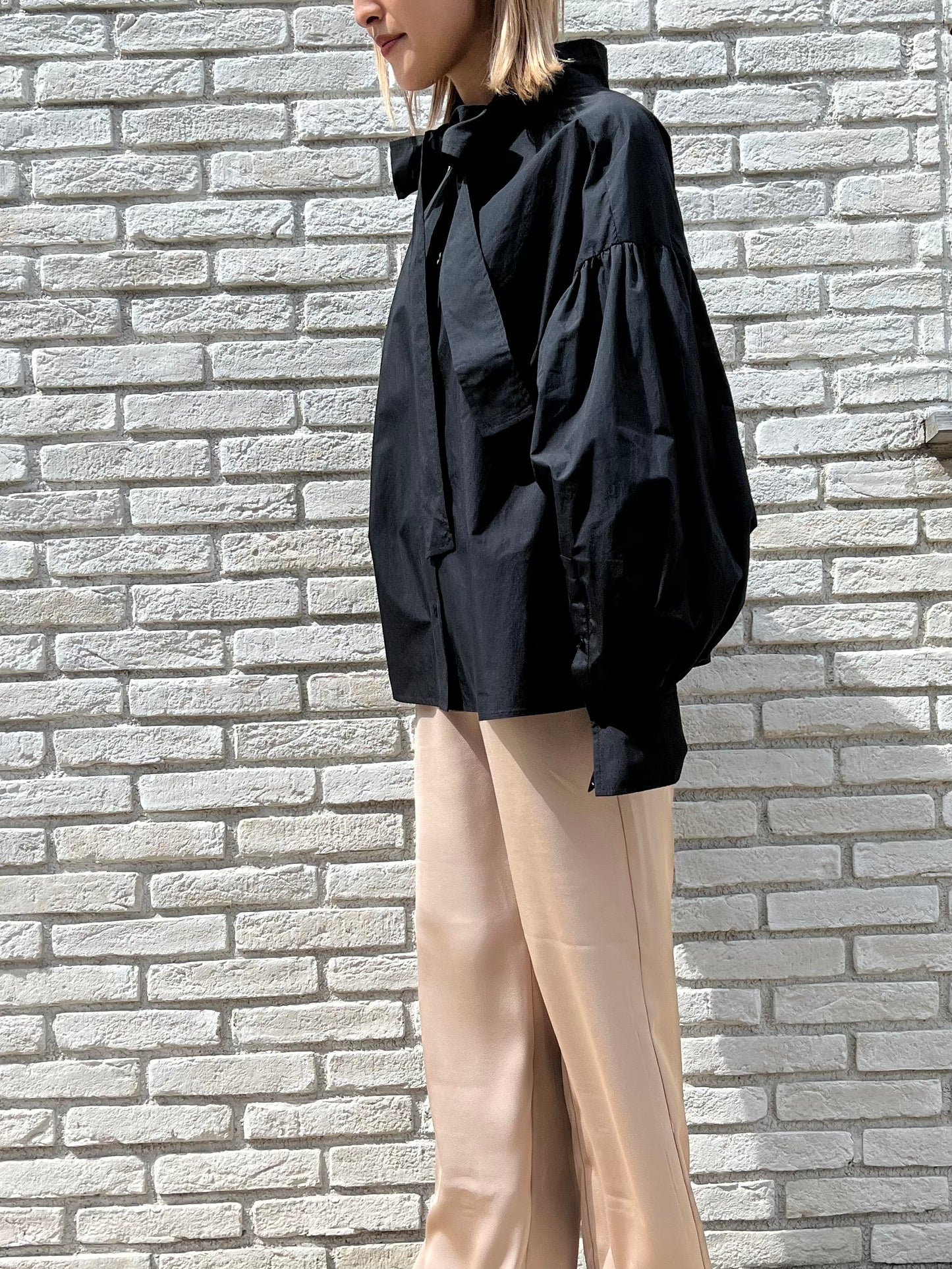 TIE NECK BLOUSE “BLACK”