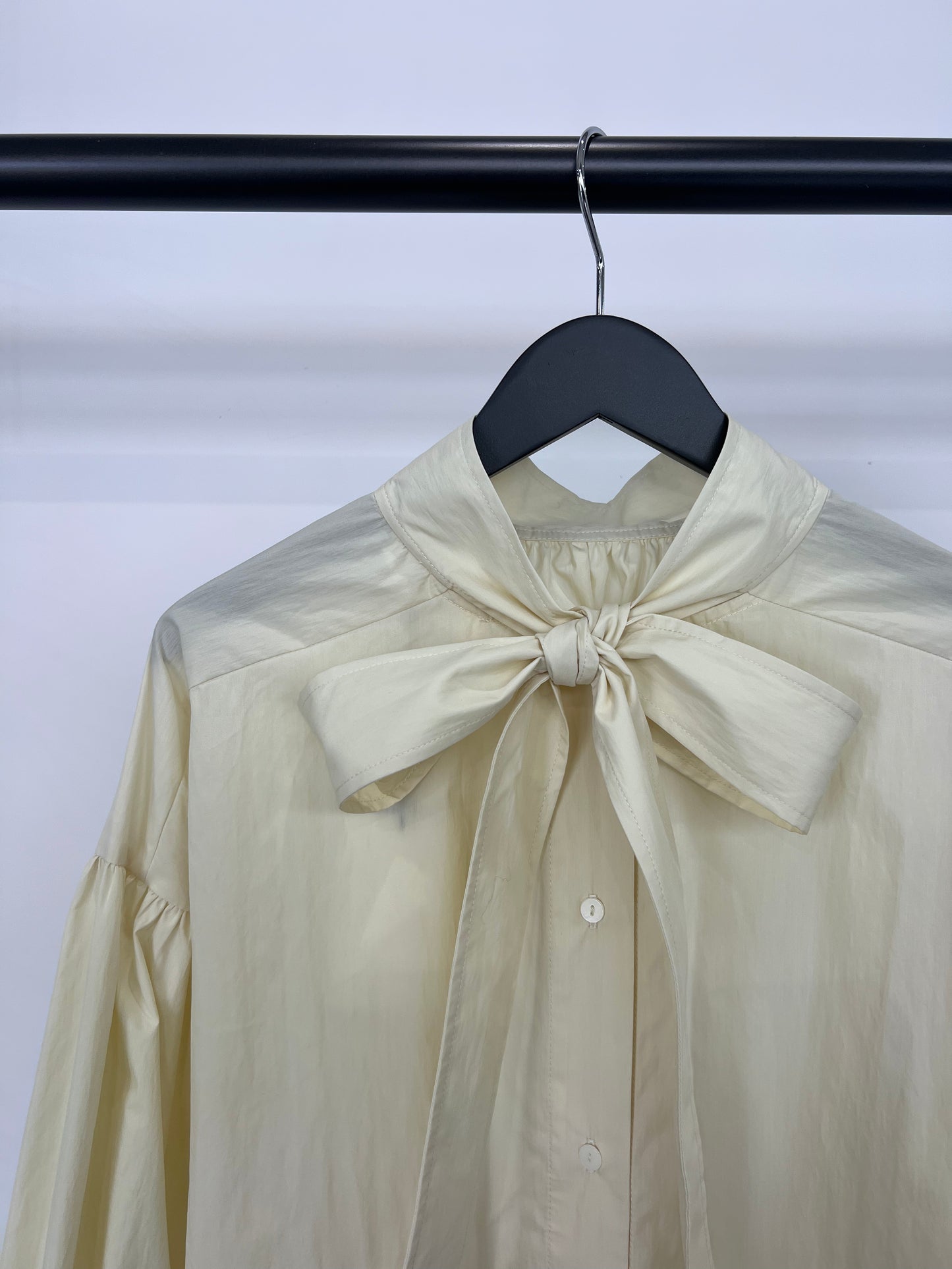 TIE NECK BLOUSE "EGG"