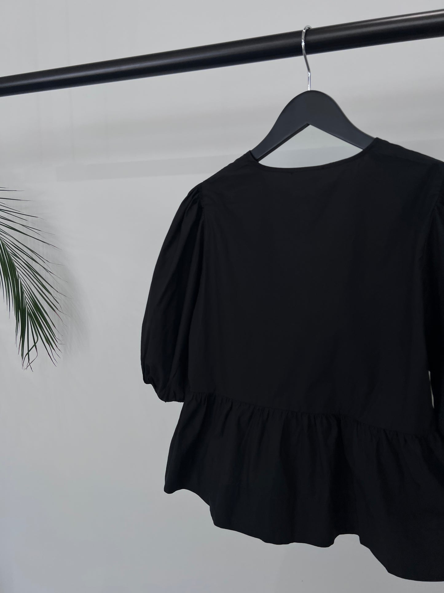 【GANNI】Cotton poplin peplum blouse “BLACK”